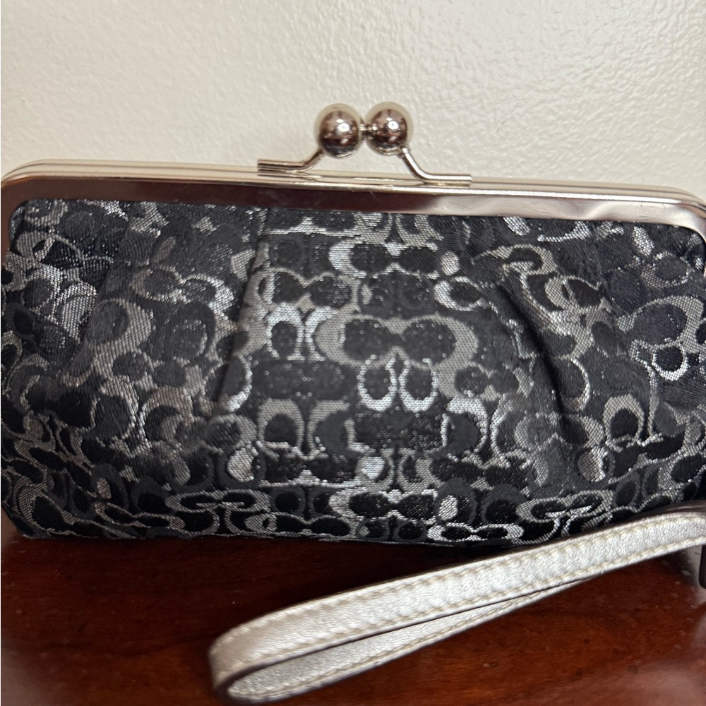 Coach optic Black Logo-Print Wristlet kiss lock  Clutch with Silver Trim - Picture 2 of 14